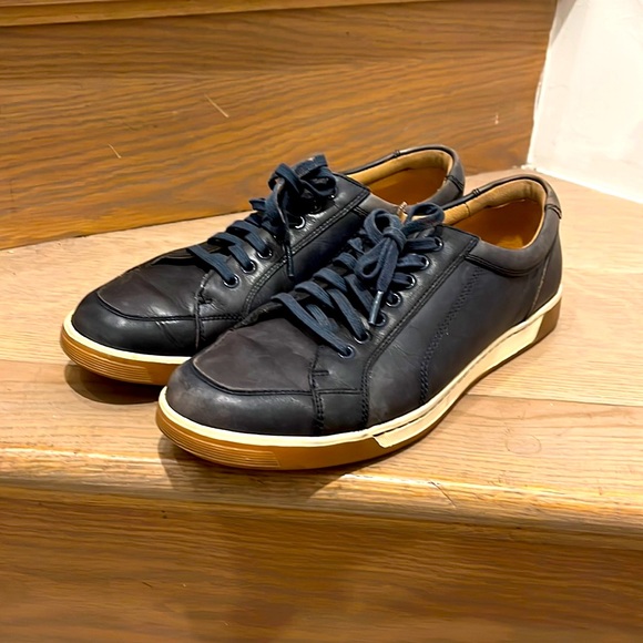 Beautiful Cole Haan Leather sneaker, size 10.5M. Midnight blue - Picture 1 of 5